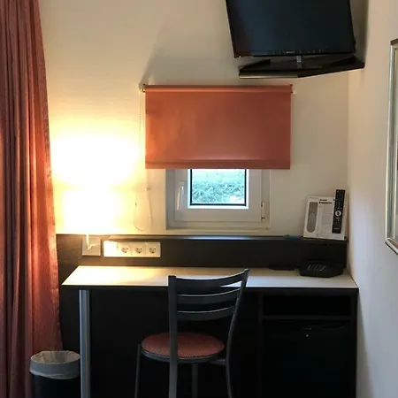 Hotel Ak 1 3*